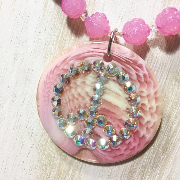 TARINA TARANTINO BABY PINK CRYSTAL LUCITE "PEACE" PENDANT & ROSE BEADED NECKLACE - Picture 6 of 14